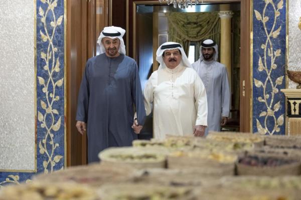 Mohammed bin Zayed and Hamad bin Issa affirm their desire to improve joint cooperation and coordination